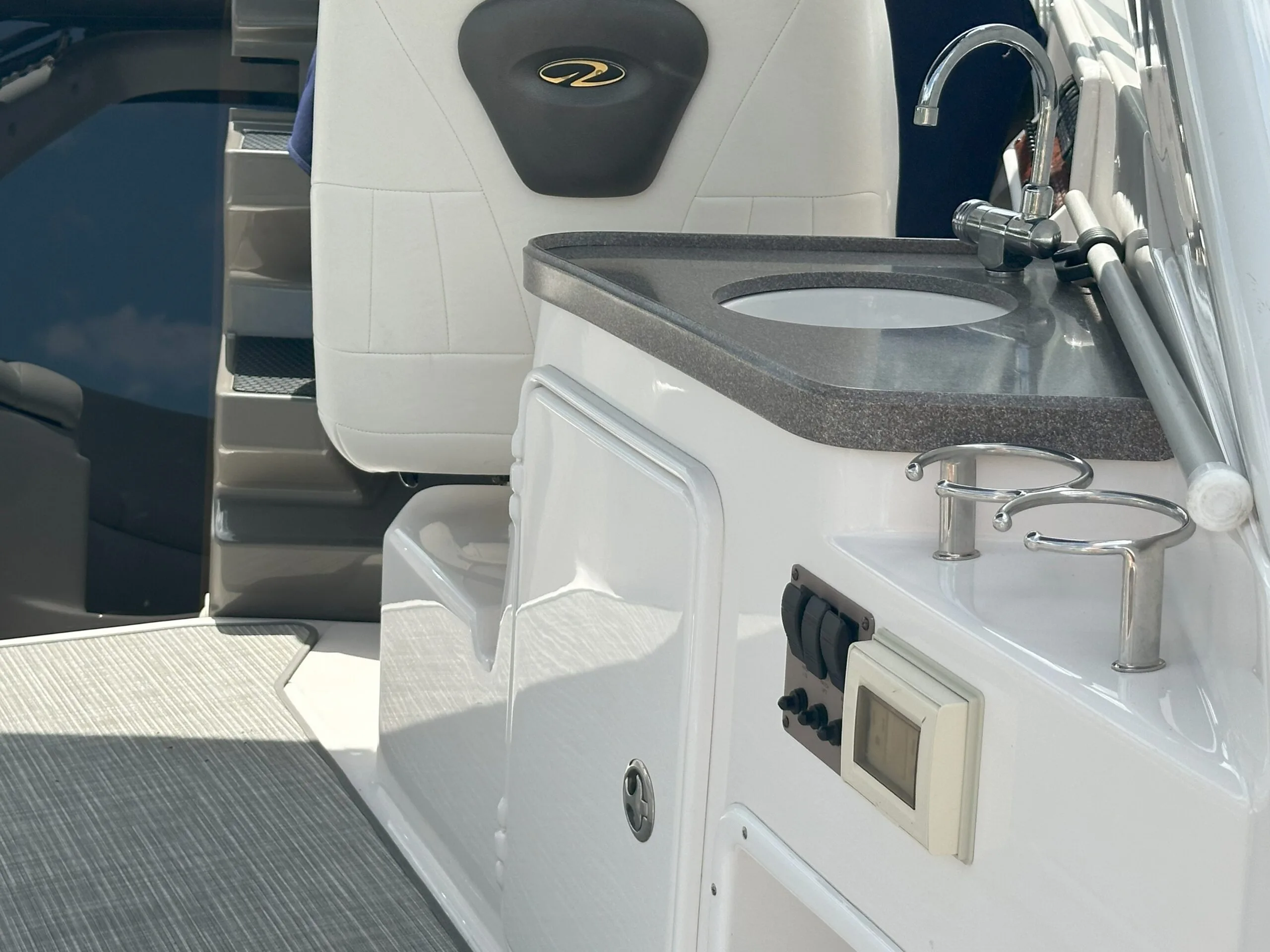 2007 Regal 3060 Window Express cuddy / cruiser for sale in Orlando, Florida — photo 8