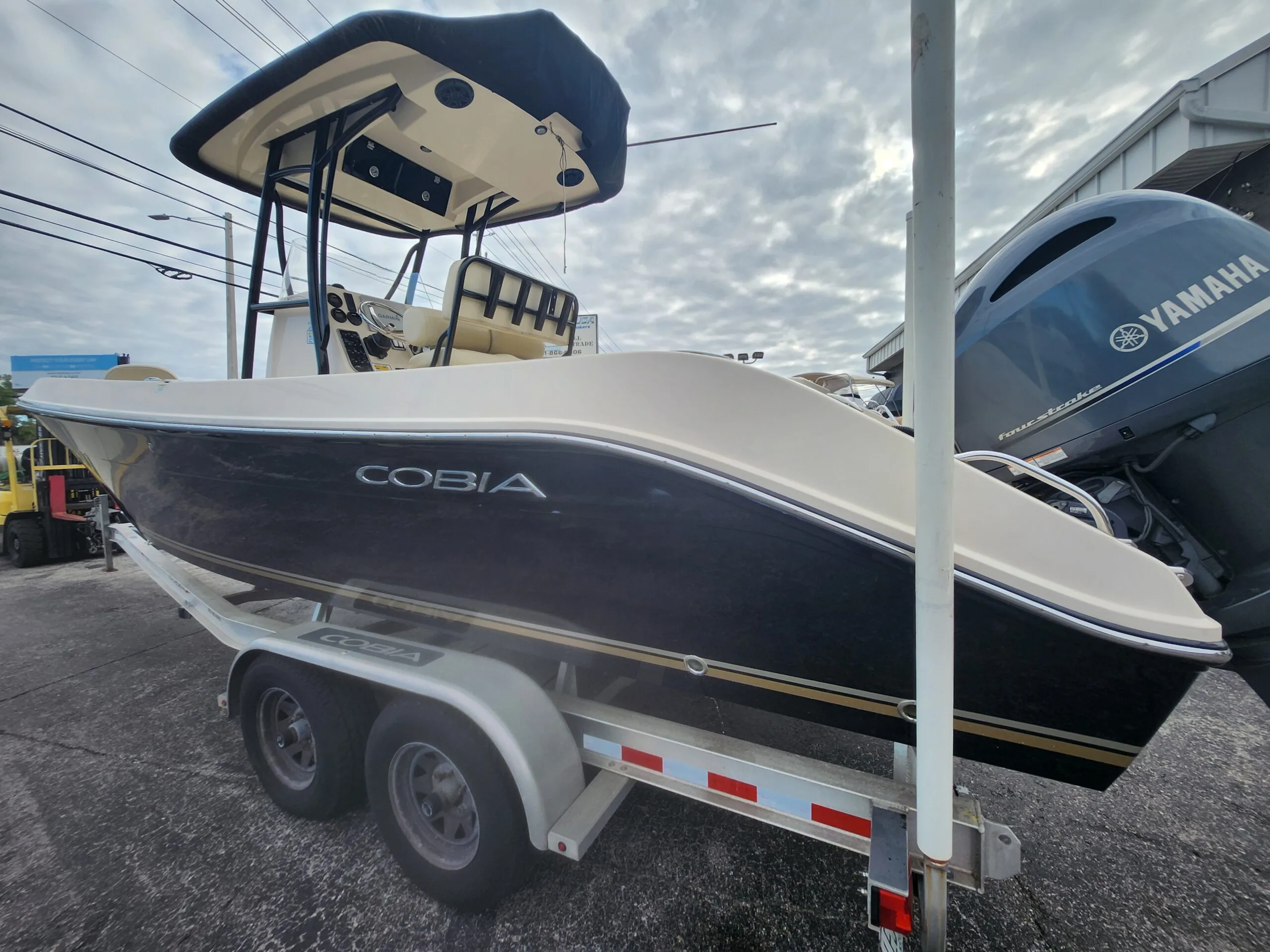 2014 Cobia Boats 256 center console for sale in Orlando, Florida — photo 2