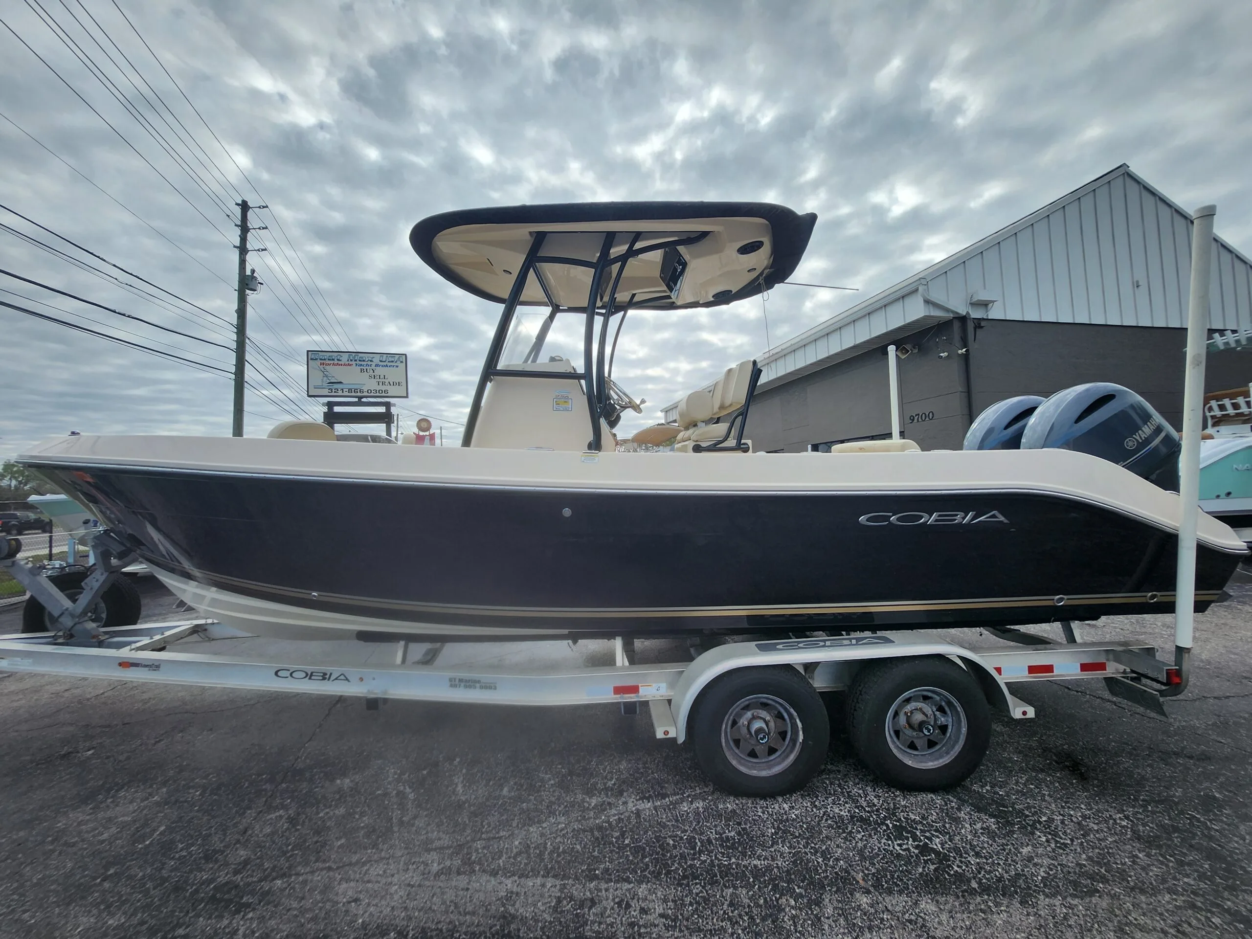 2014 Cobia Boats 256 center console for sale in Orlando, Florida